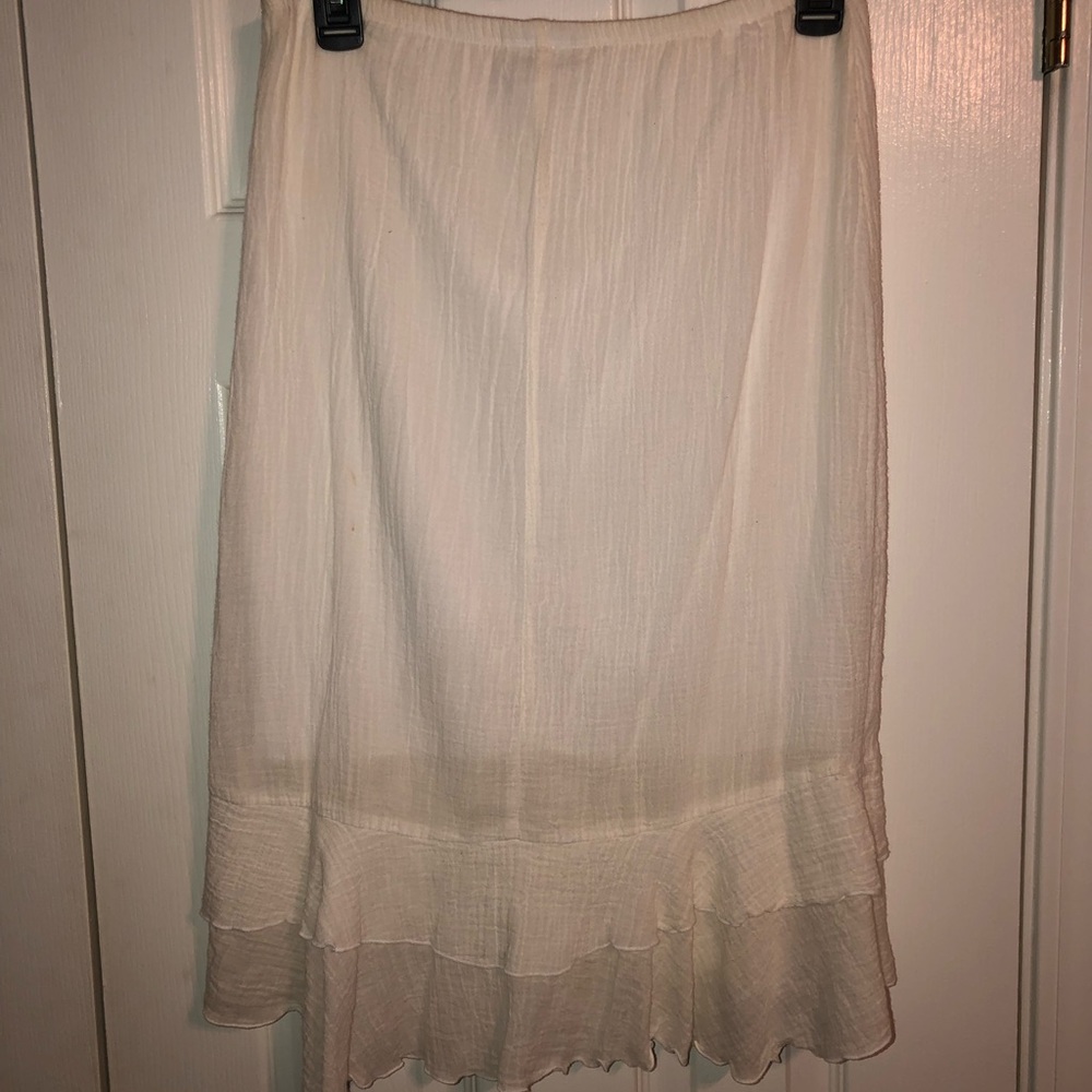 White skirt with ruffles at the bottom in extra large but runs small